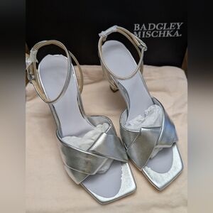 Badgley Mischka Brinlee II Metallic Silver Sandal Women's Sz 7.5 NIB w/Dust Bag